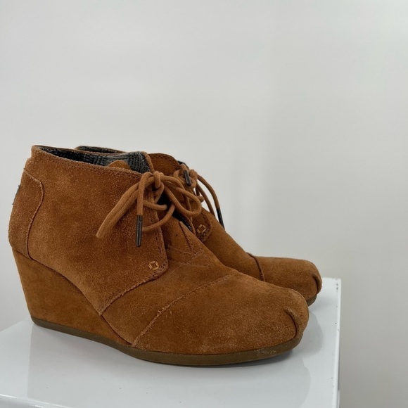 Toms Hidden Wedge Suede Booties Ladies Size 8 - Picture 3 of 8